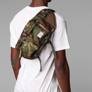 Herschel eighteen Hip Pack Camo